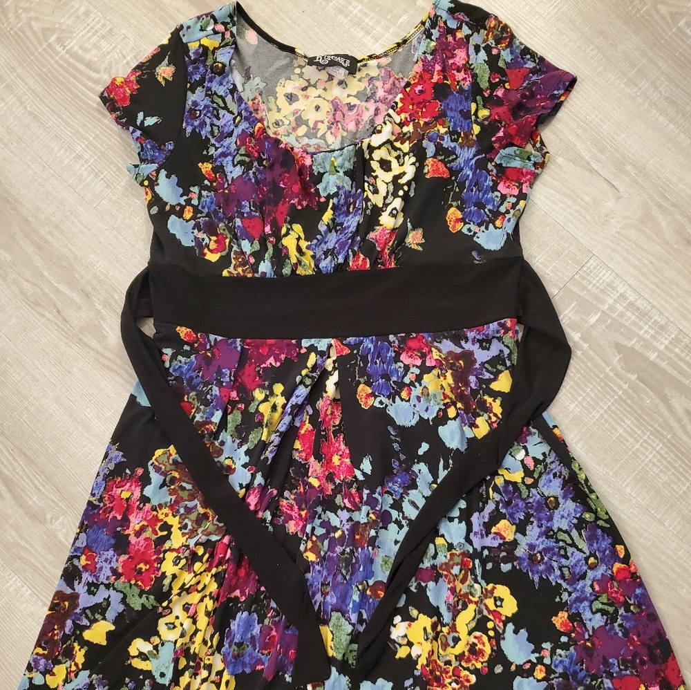 Beautiful Size 16 Floral Dress in EUC